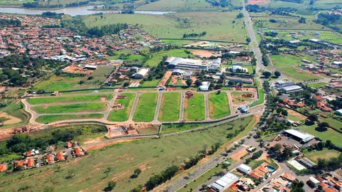 Terreno em Condomínio Seguro: Conforto e Conveniência!