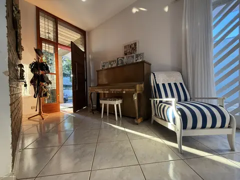 Casa para Venda em Presidente Prudente, Bosque, 3 dormitórios, 1 suíte, 4 banheiros, 2 vagas