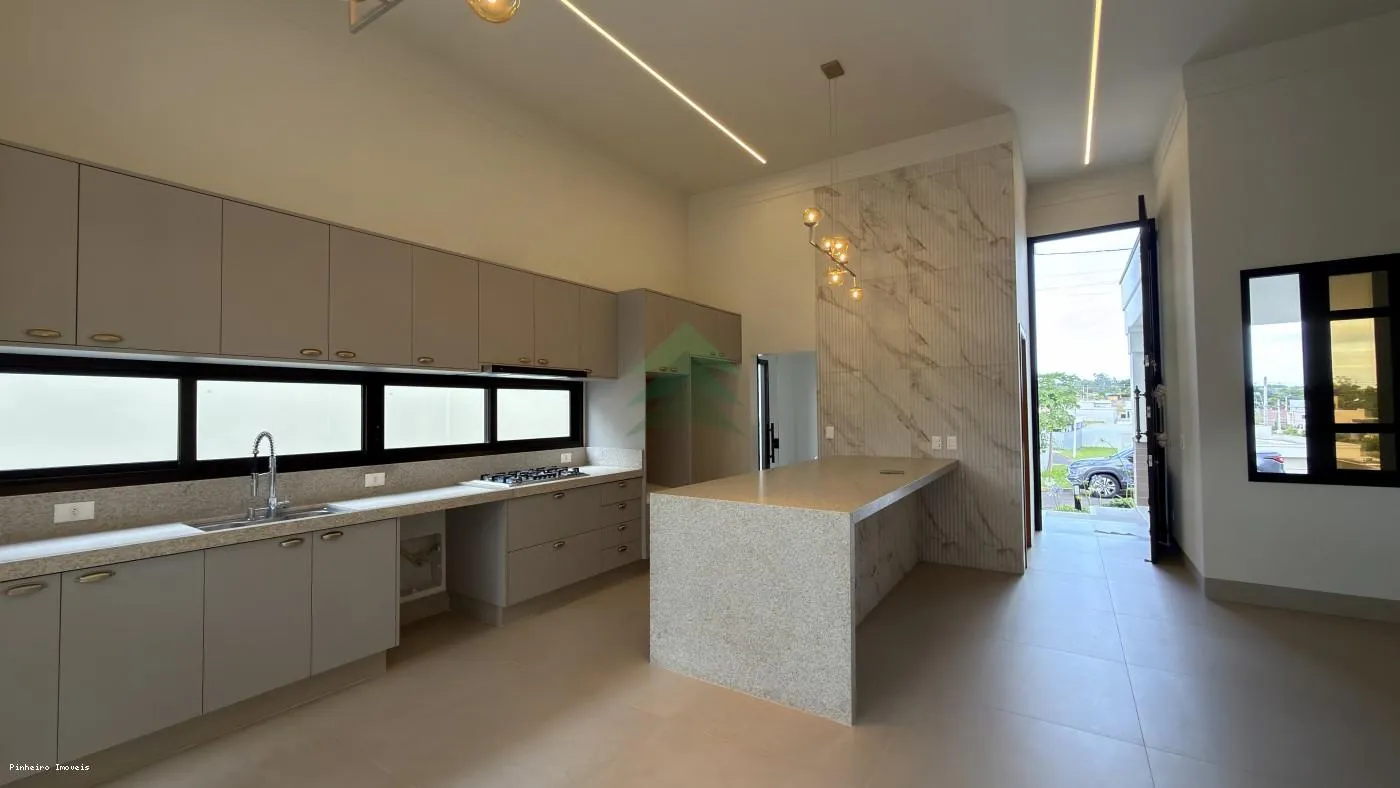Descubra o Luxo: Casa em Condomínio com Piscina e Suítes! — foto 3