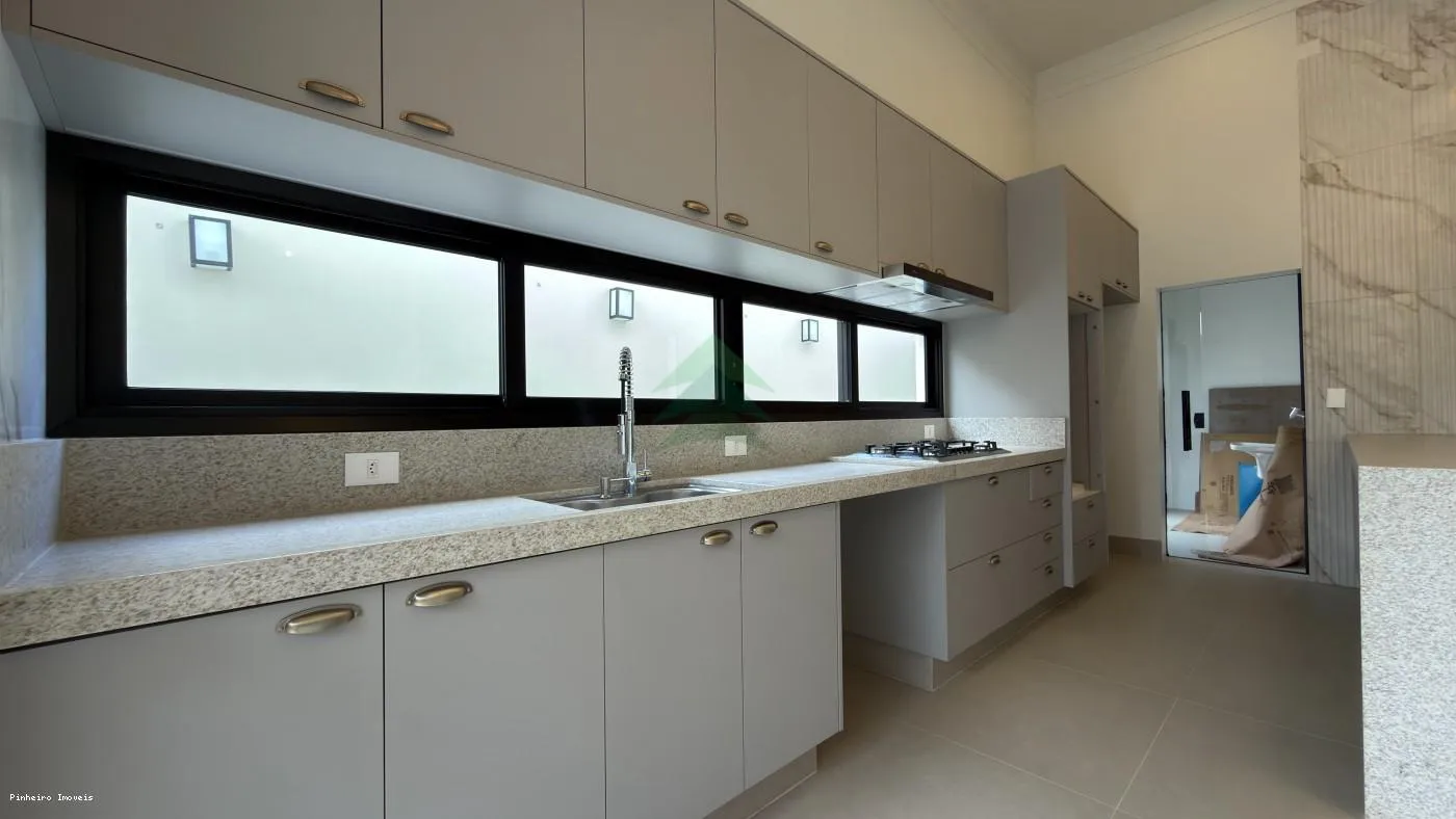 Descubra o Luxo: Casa em Condomínio com Piscina e Suítes! — foto 6