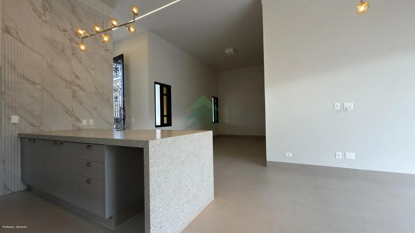 Descubra o Luxo: Casa em Condomínio com Piscina e Suítes! — foto 7