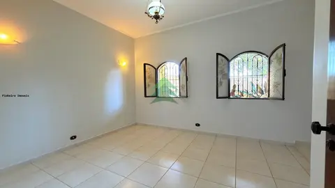 Casa para Venda em Presidente Prudente, Vila Maristela, 3 dormitórios, 1 suíte, 4 banheiros, 2 vagas