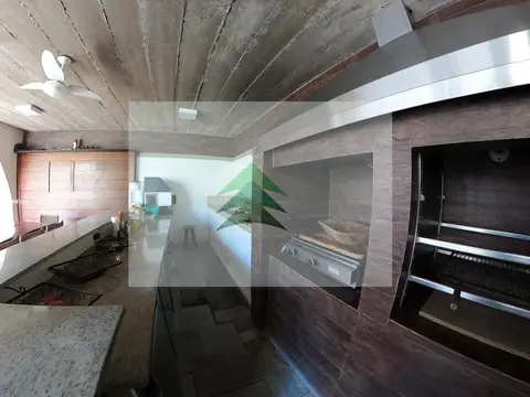Mansão de Luxo no Jardim Bongiovani: Conforto e Status em Prudente